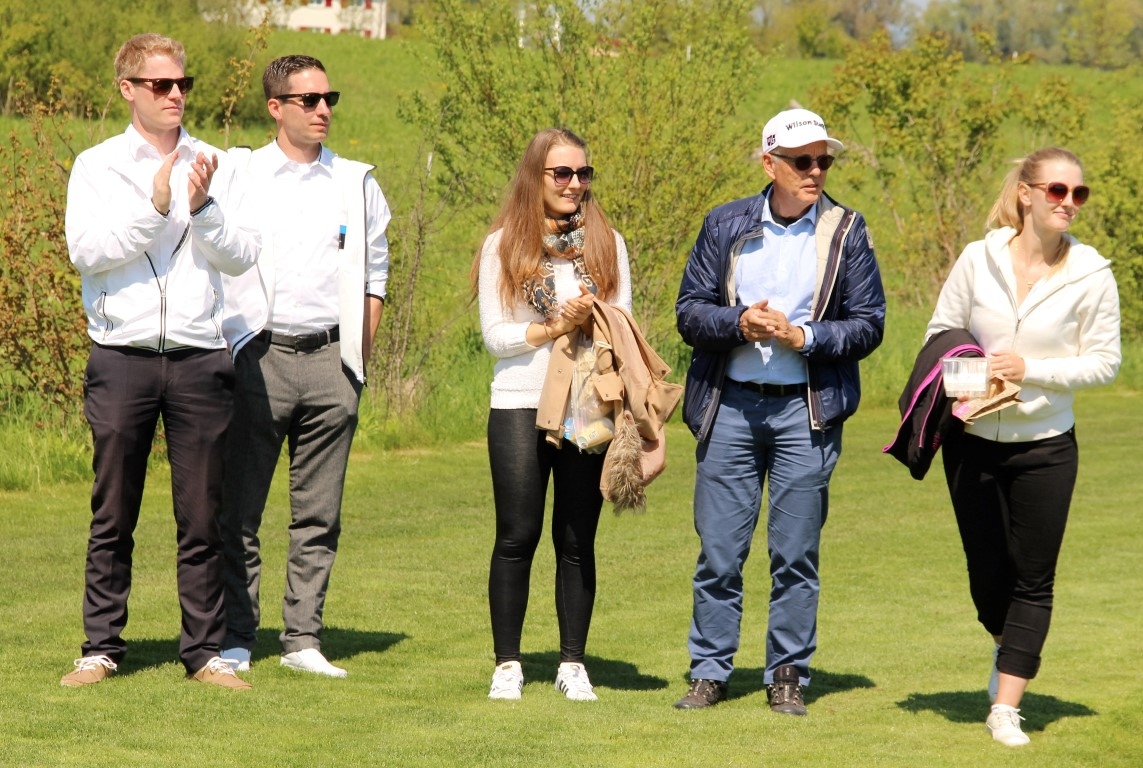 ASGI Swiss Ladies Open 2016 Guido Mätzler, der Initiant des Turniers, mit Töchtern und zwei Mitarbeitern des Grand Resort Bad Ragaz