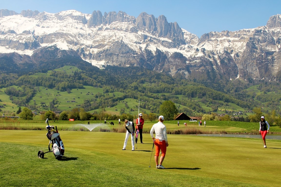 ASGI Swiss Ladies Open 2016 Melanie Mätzler am Putten vor der Bergkulisse