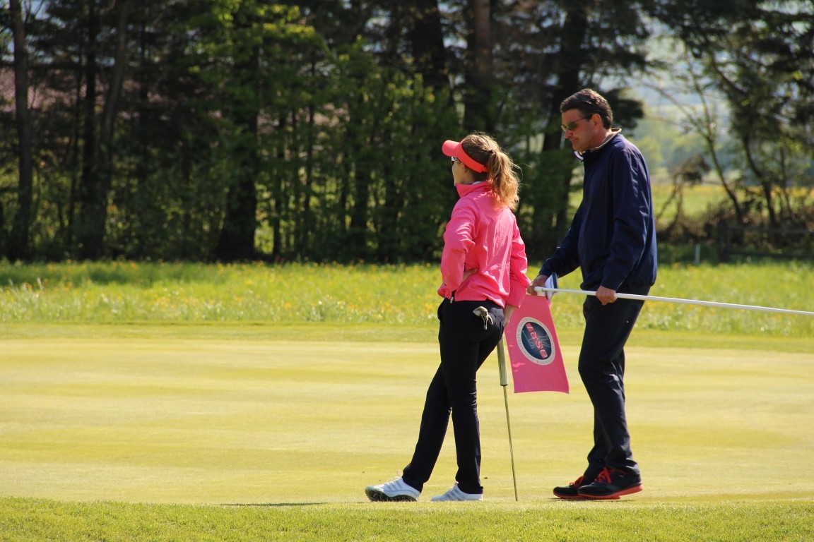ASGI Swiss Ladies Open 2016 Natalia Armbruster mit Caddie