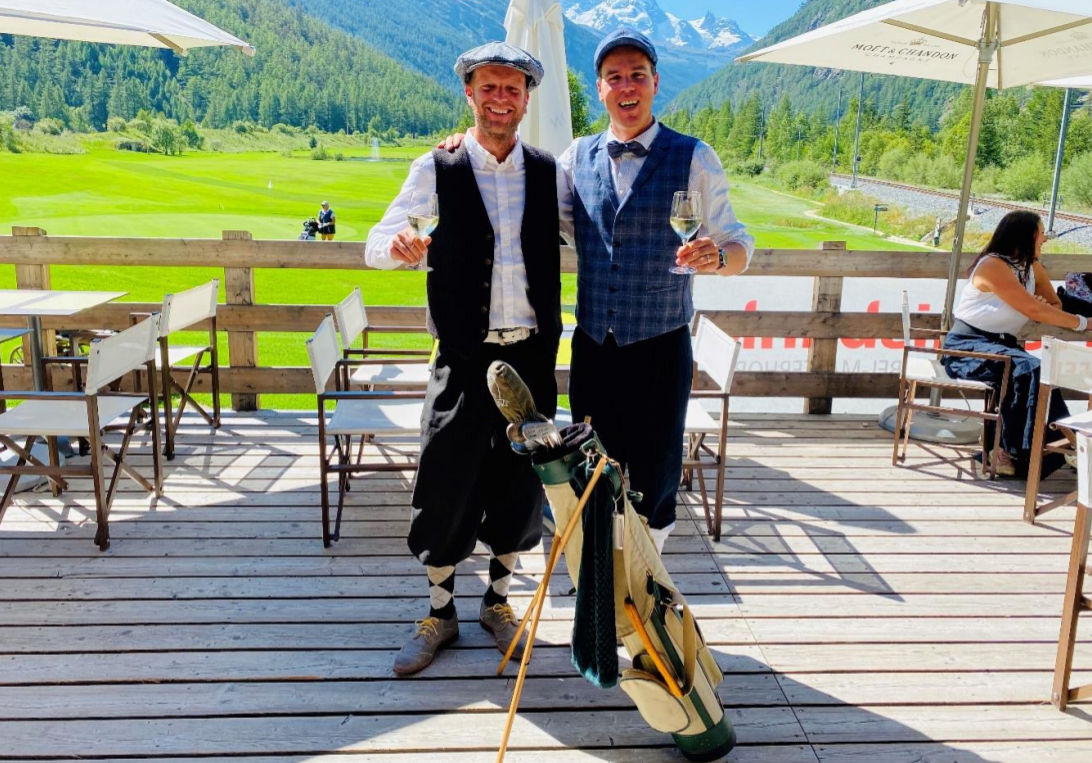 Dario Perren und Gerold Berchtold im traditionellen Belle Epoche Outfit