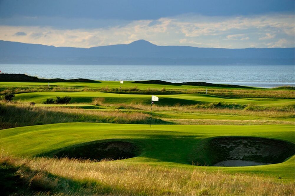 21 Golfplätze, 22 Open Championships, 48 Kilometer Küste und die sonnenreichste Region Schottlands