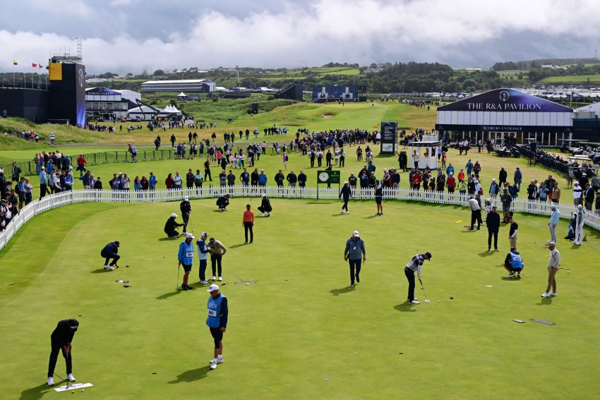 A general view as players putt on the practice green prior to The 153rd Open Championship at Royal Portrush Golf Club on July 15, 2025 in Portrush, Northern Ireland. (Photo by Oisin Keniry/R&A/R&A via Getty Images) 2920 KB 